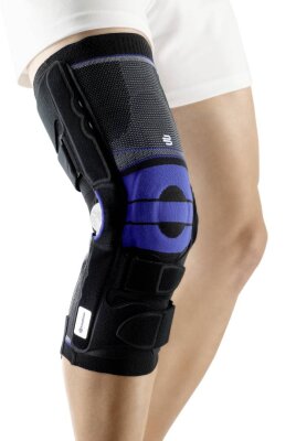 Knee Brace Bauerfeind SofTec Genu black right 1
